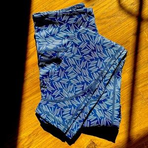 Zyia Active Pocket Light n Tight 7/8 Leggings Navy Hay Stacks Size 4
